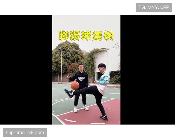 篮球规则中脚踢球违例是如何判定的？